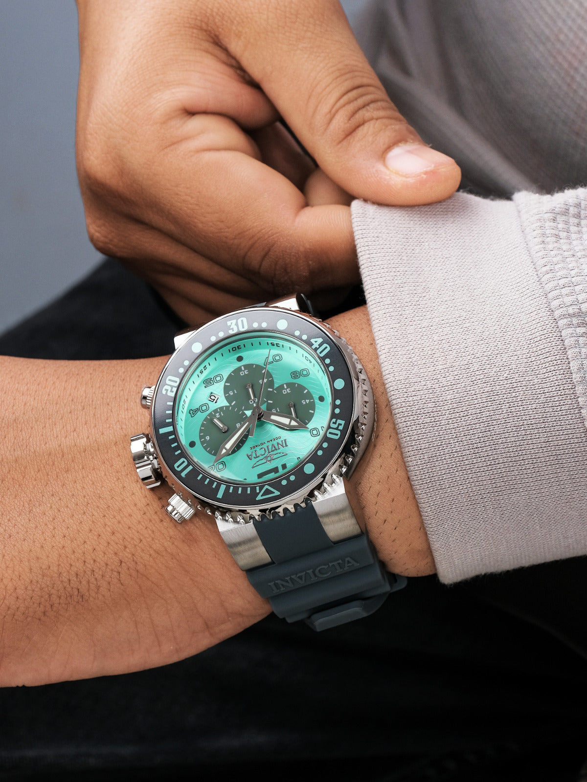 Invicta Pro Diver Quartz Grey, Turquoise Dial Analog Watch For - Gents 47196
